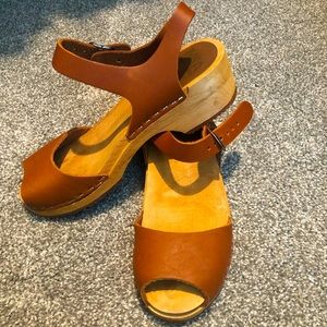 MIA Brown Open Toed Brown Clogs
